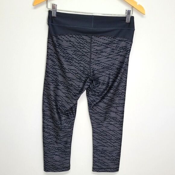 Under Armour Women's Compression Capri Black Size XS EXCELLENT CONDITION - Picture 2 of 4